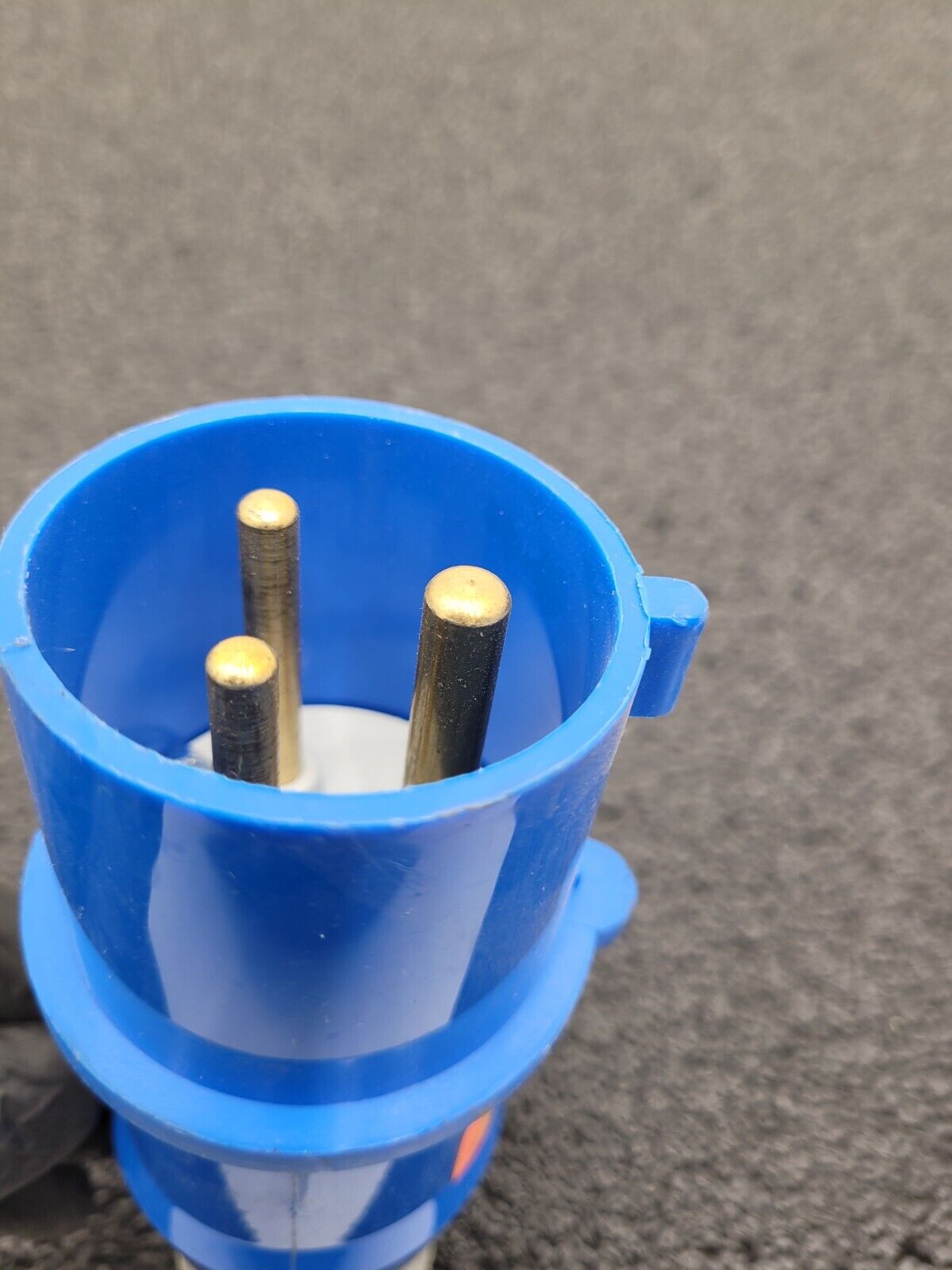 Hubbell C332P6S 32-6h 200-250VAC 2PH DRM Pin And Sleeve Plug 3 Pole