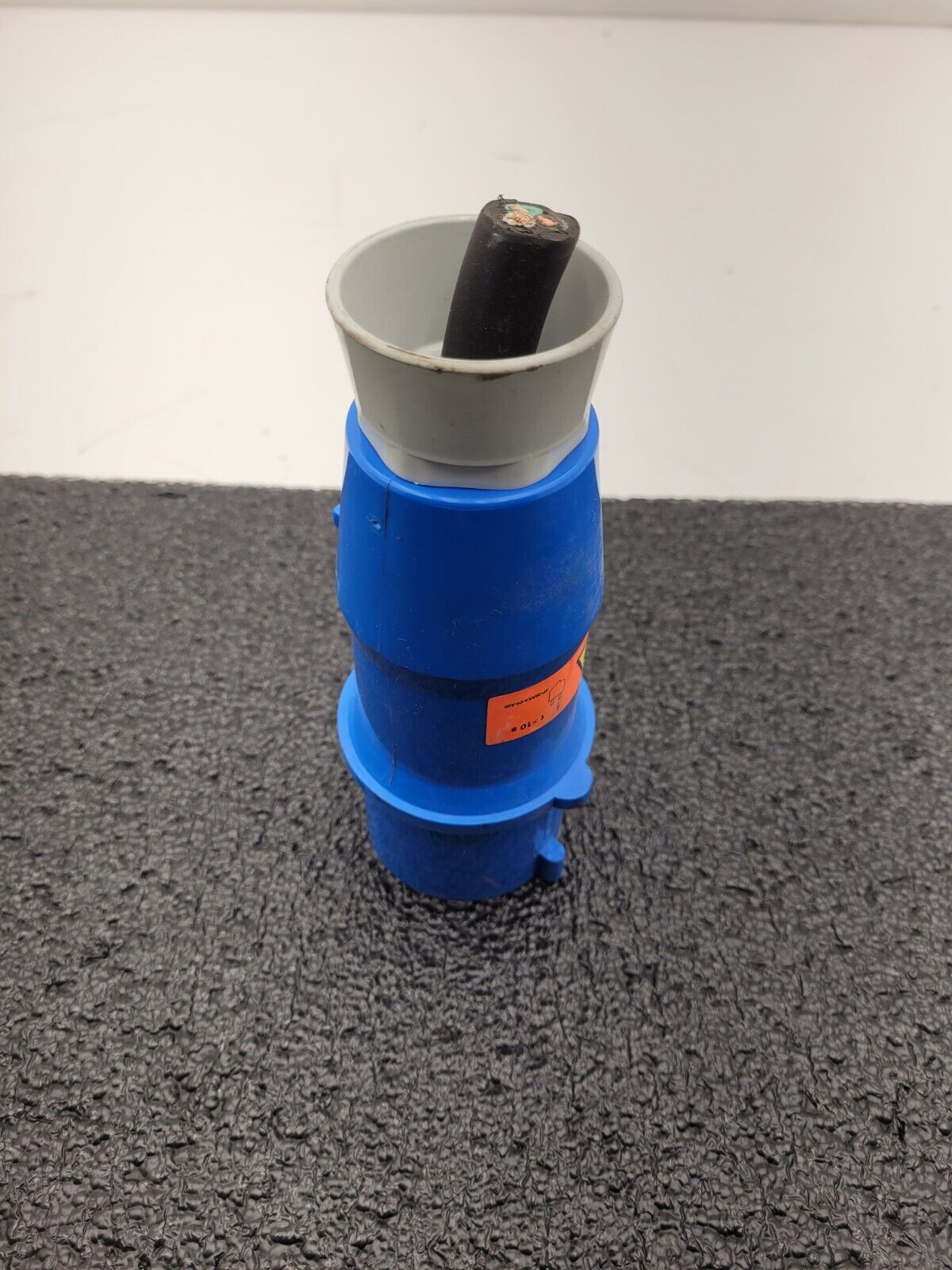 Hubbell C332P6S 32-6h 200-250VAC 2PH DRM Pin And Sleeve Plug 3 Pole