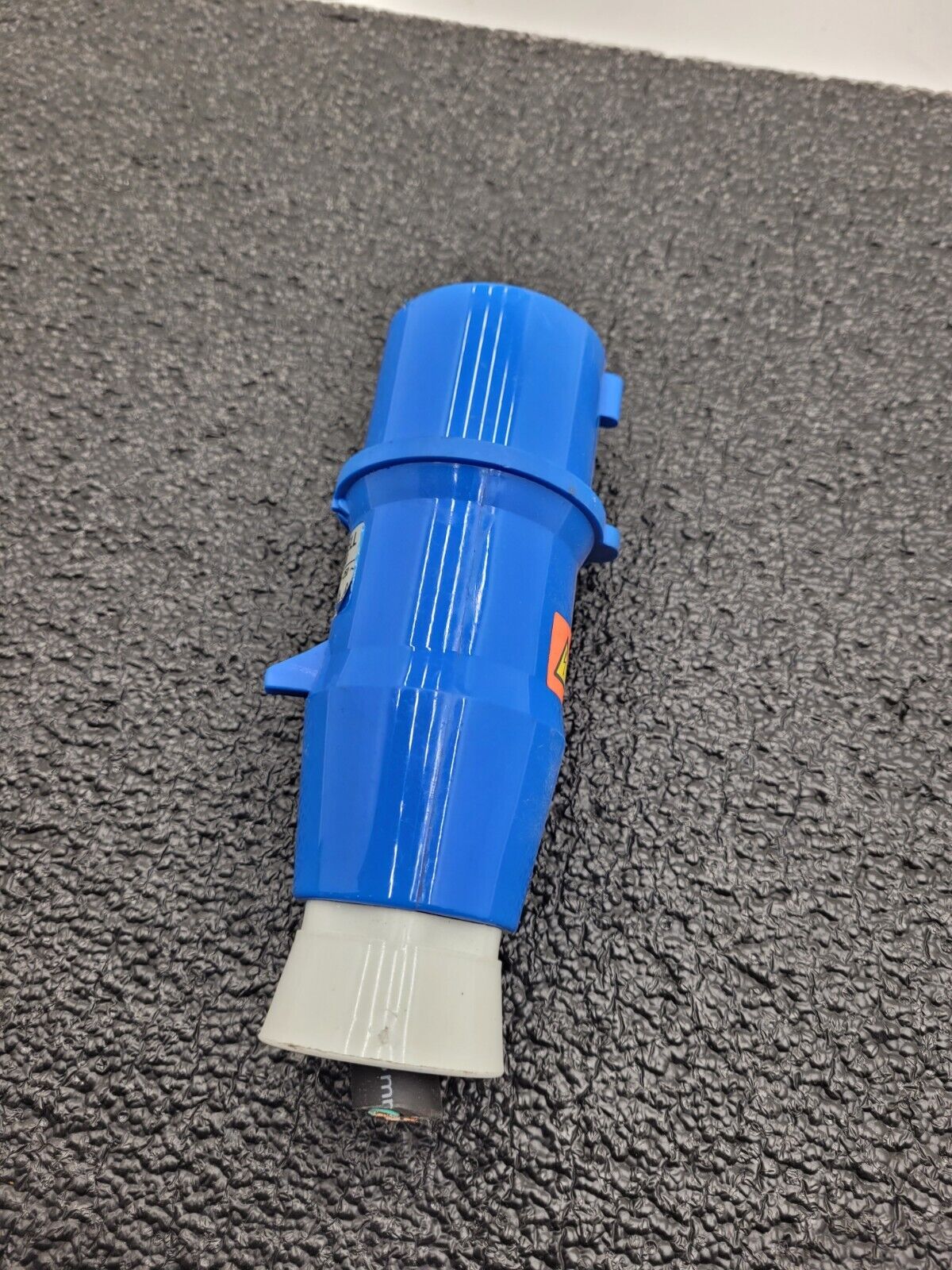 Hubbell C332P6S 32-6h 200-250VAC 2PH DRM Pin And Sleeve Plug 3 Pole