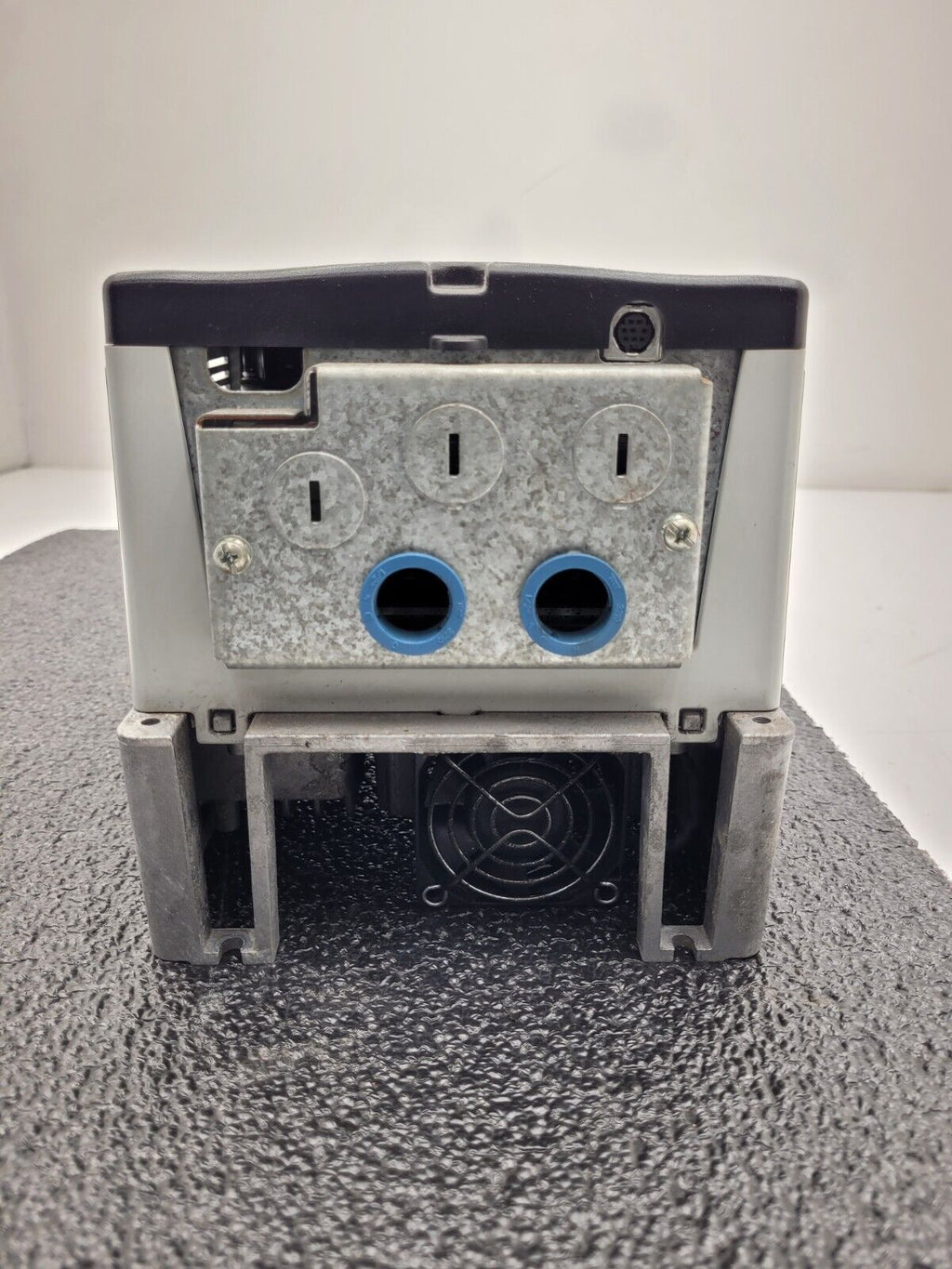 Allen Bradley 20AD5P0A3AYNNRNN /A PowerFlex 70 480V 3HP AC VFD Motor Drive