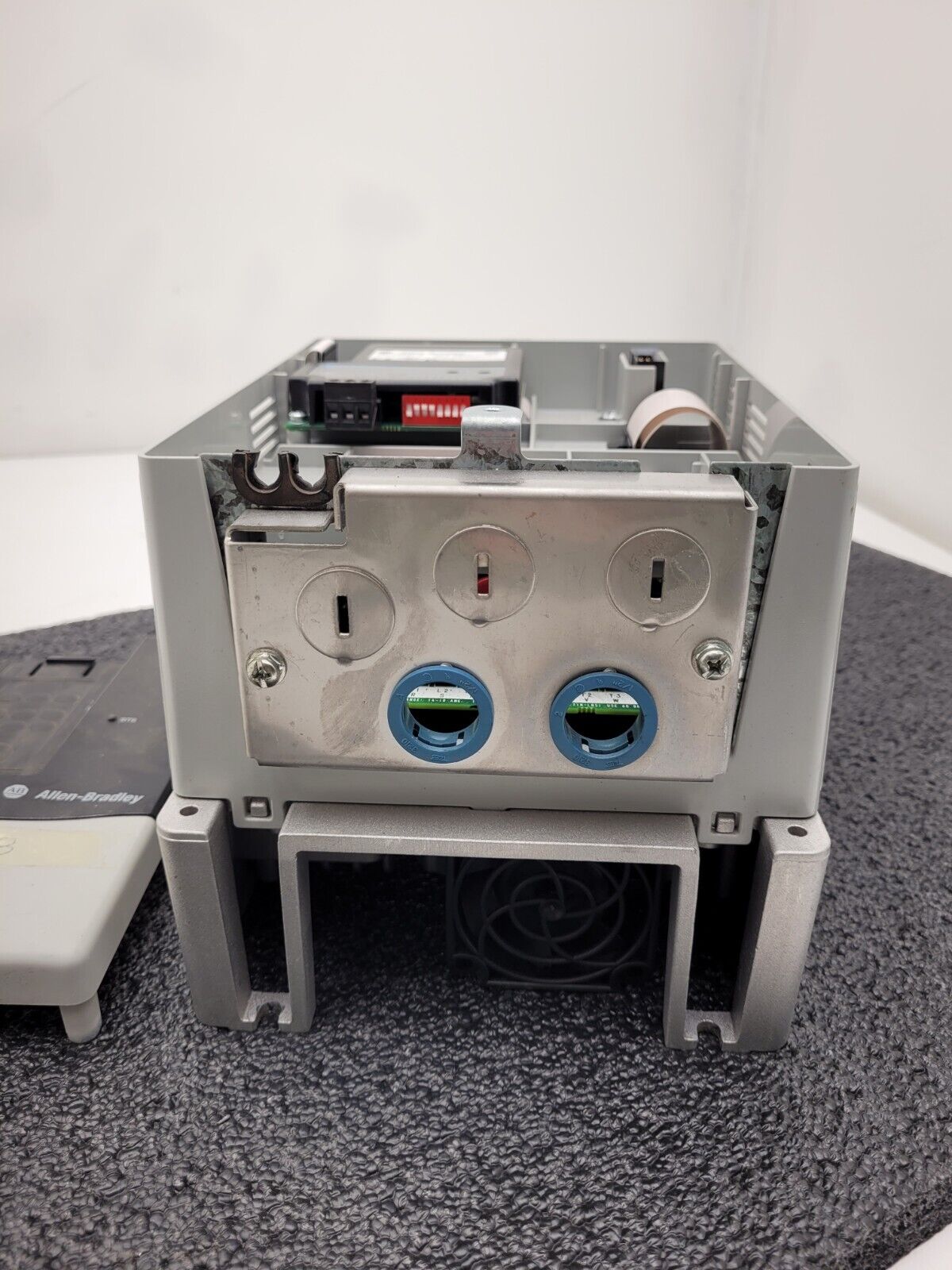 Allen Bradley 20AD8P0A0AYNNNC0 /A PowerFlex 70 480V 5HP AC VFD Motor Drive "B"