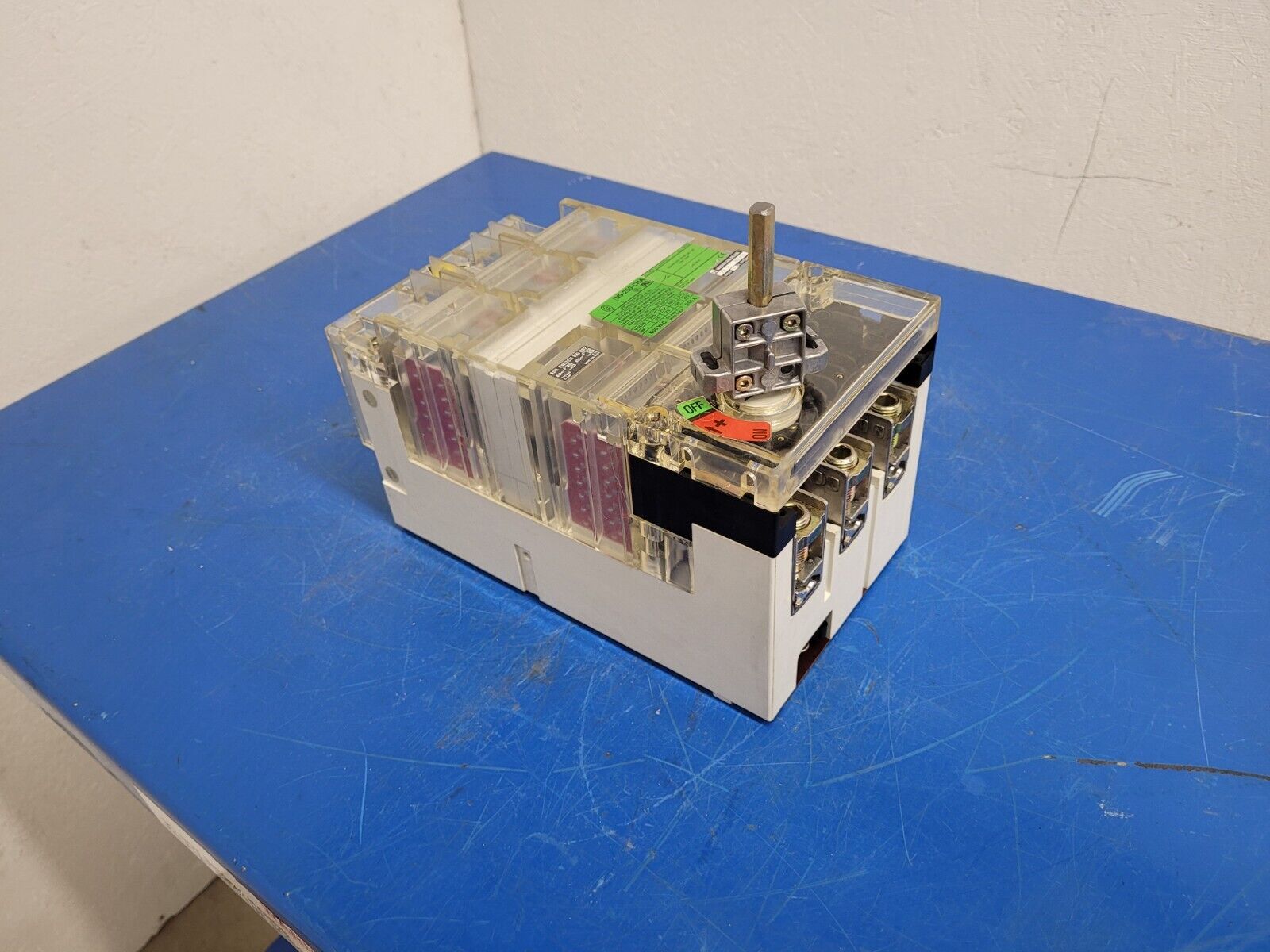Klockner-Moeller N9-250-CNA 250A 3PH 600V 250A Circuit Breaker Disconnect