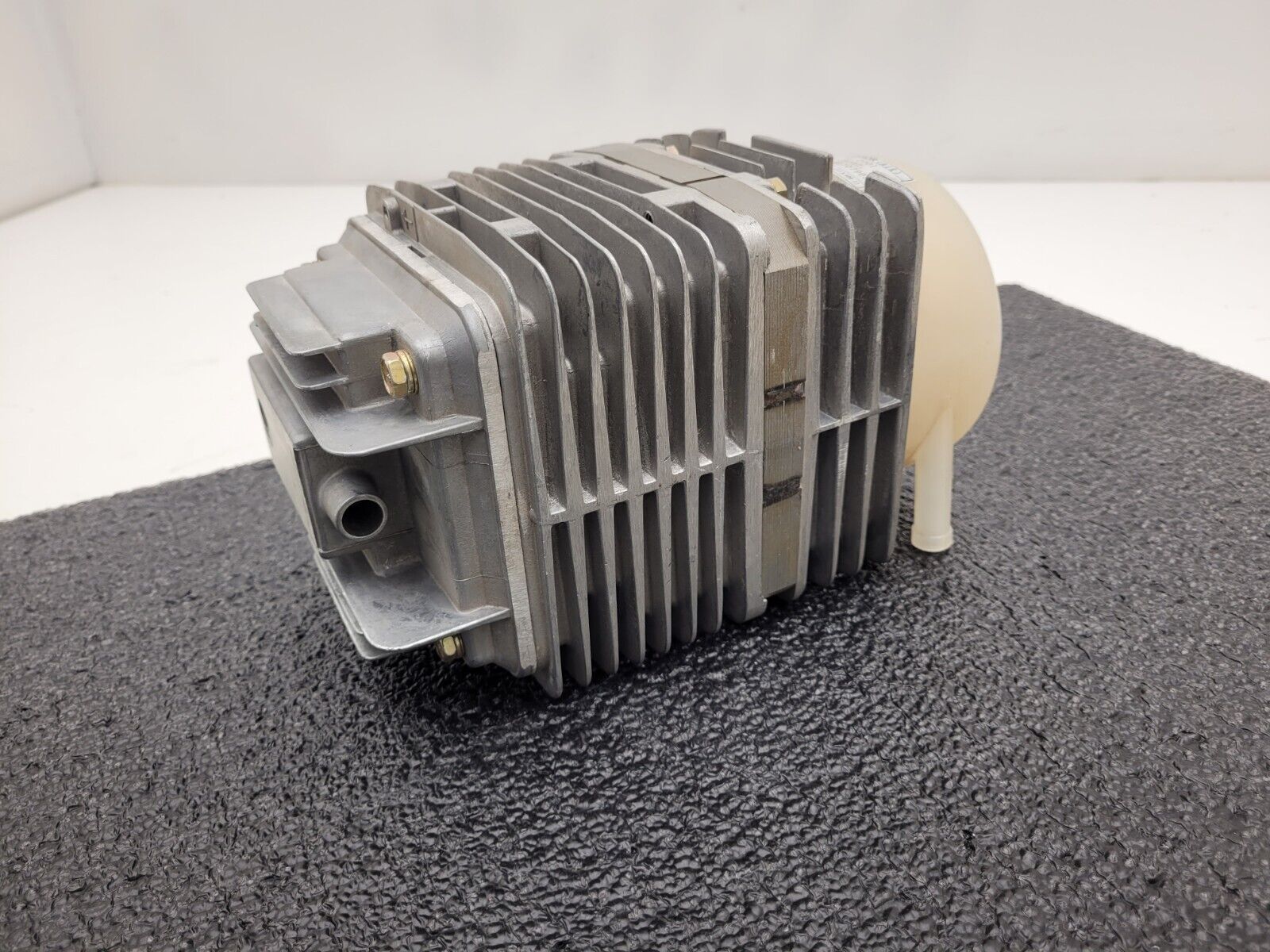 Nitto Kohki Medo Compressor Vacuum Linear (Air) Pump Ac0902-A1031 100V 50/60Hz C