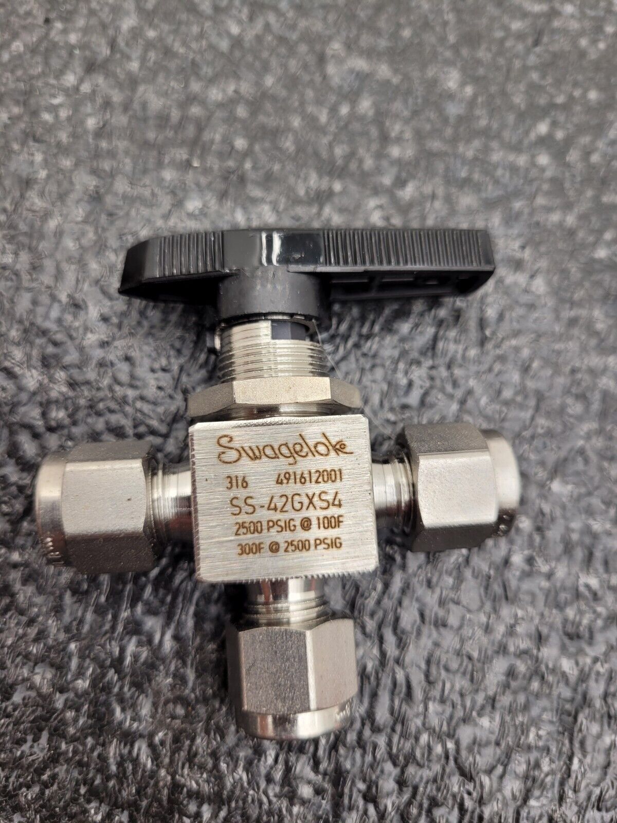 Swagelok SS-42GXS4 3 Way Manual Ball Valve 316SS 2500PSI
