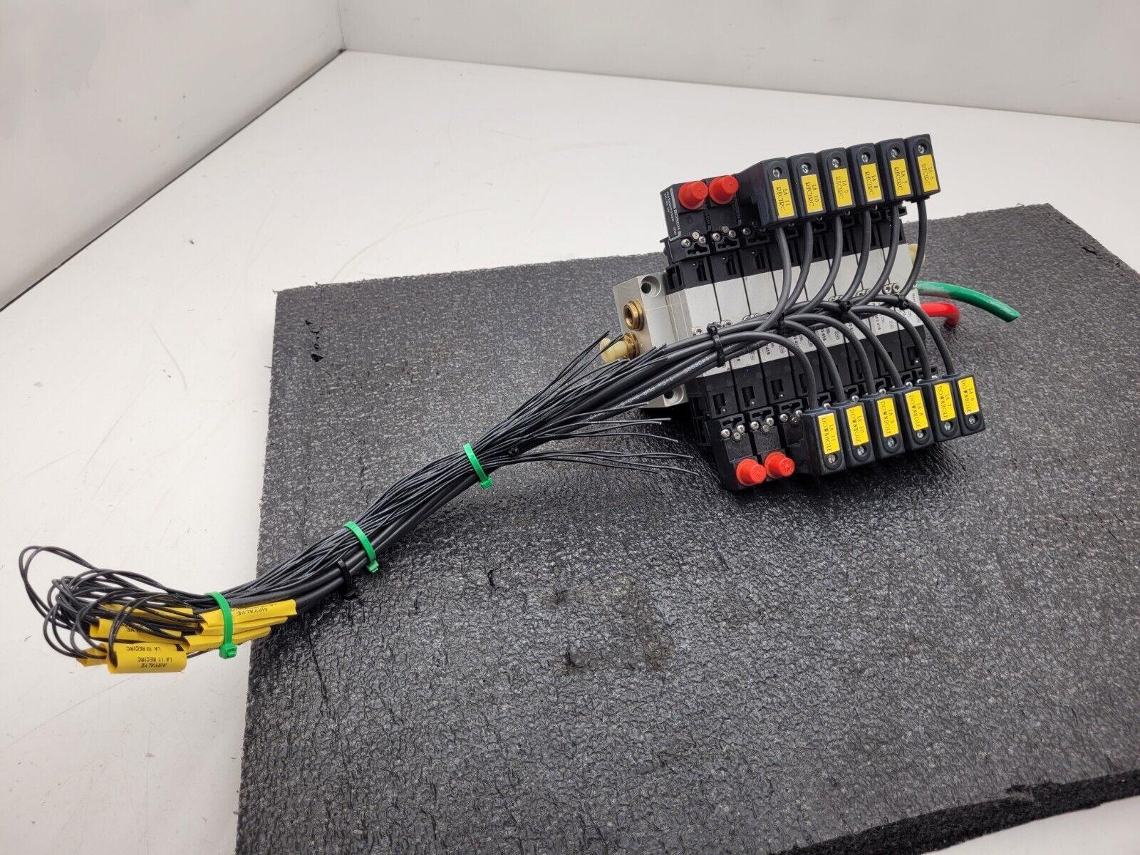 BOSCH Rexroth R424B03415 Pnuematic Solenoid 8x Valve Block Stack Unit B