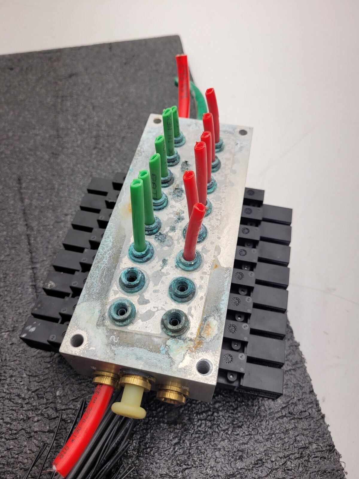 BOSCH Rexroth R424B03415 Pnuematic Solenoid 8x Valve Block Stack Unit B