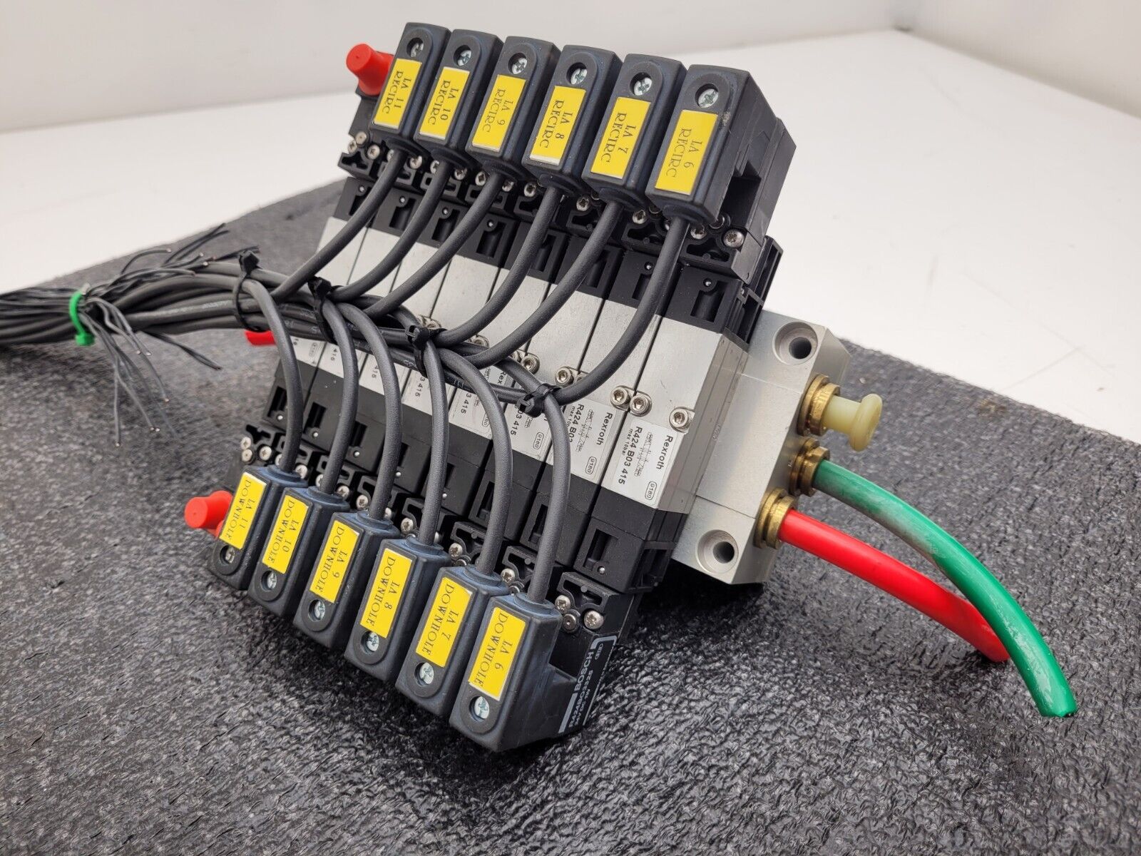 BOSCH Rexroth R424B03415 Pnuematic Solenoid 8x Valve Block Stack Unit B