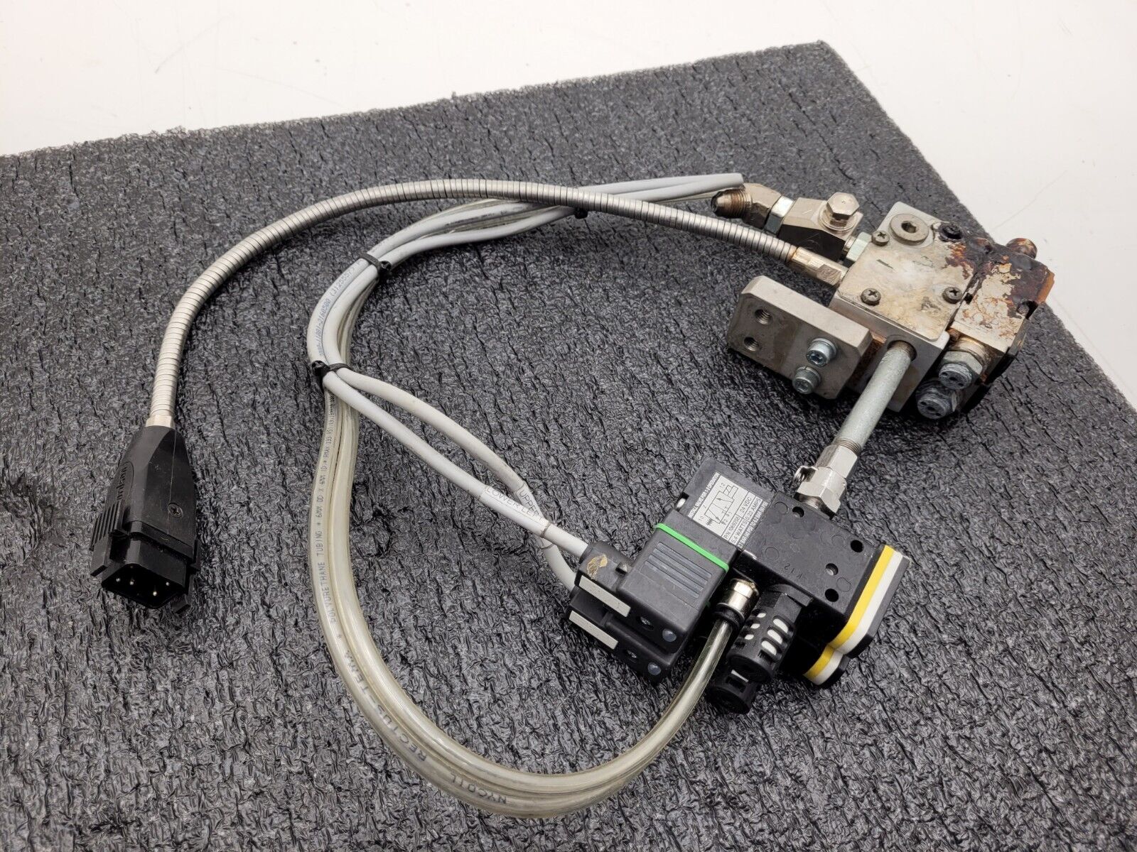 Dual Head Nordson Surebead S-012 T Hot Melt Adhesive Dispensing Glue Gun 8525140