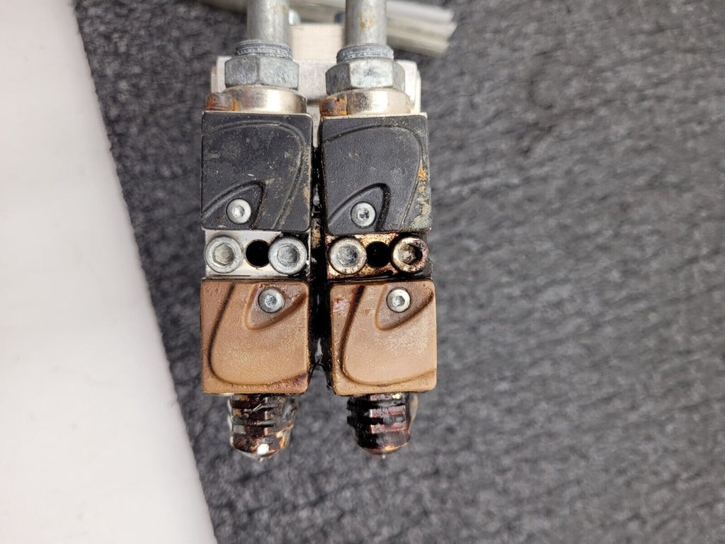 Dual Head Nordson Surebead S-012 T Hot Melt Adhesive Dispensing Glue Gun 8525140