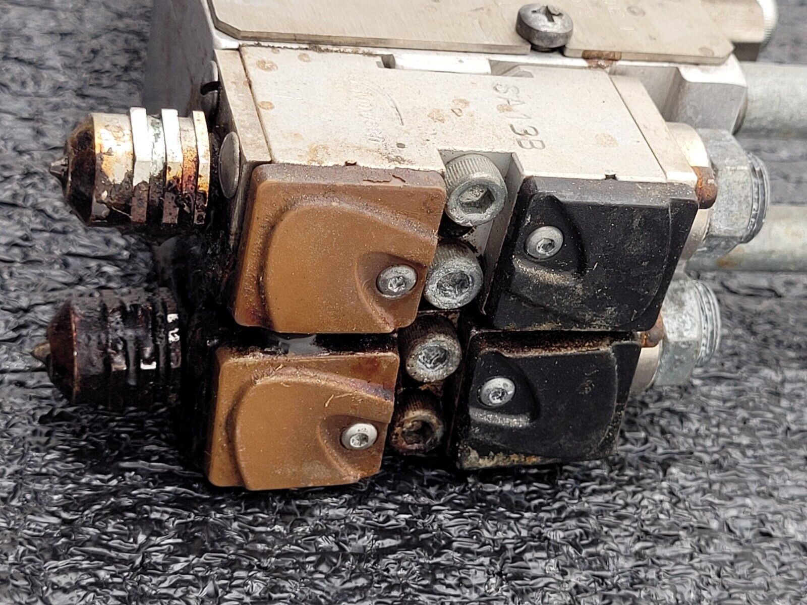 Dual Head Nordson Surebead S-012 T Hot Melt Adhesive Dispensing Glue Gun 8525140