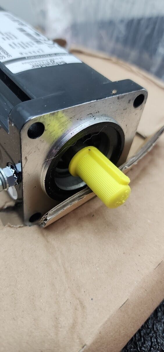 New Schneider Electric SH30552P01A2000 AC Servo Motor 8000rpm