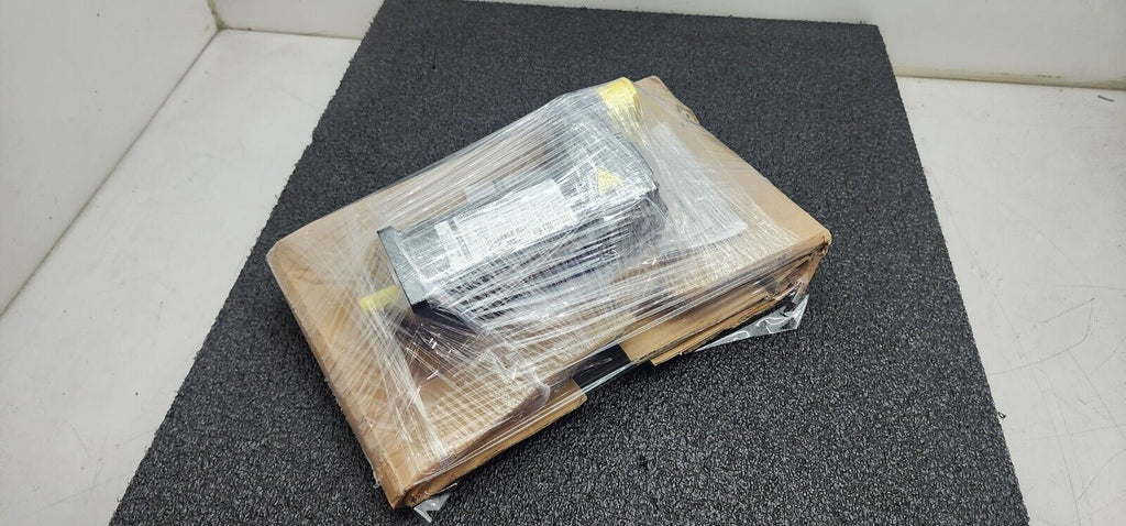 New Schneider Electric SH30552P01A2000 AC Servo Motor 8000rpm