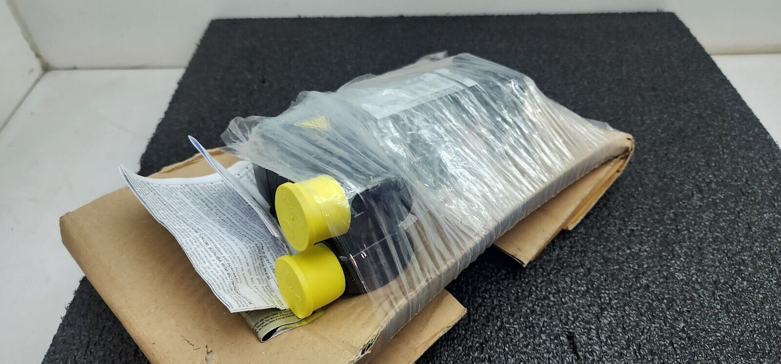 New Schneider Electric SH30552P01A2000 AC Servo Motor 8000rpm