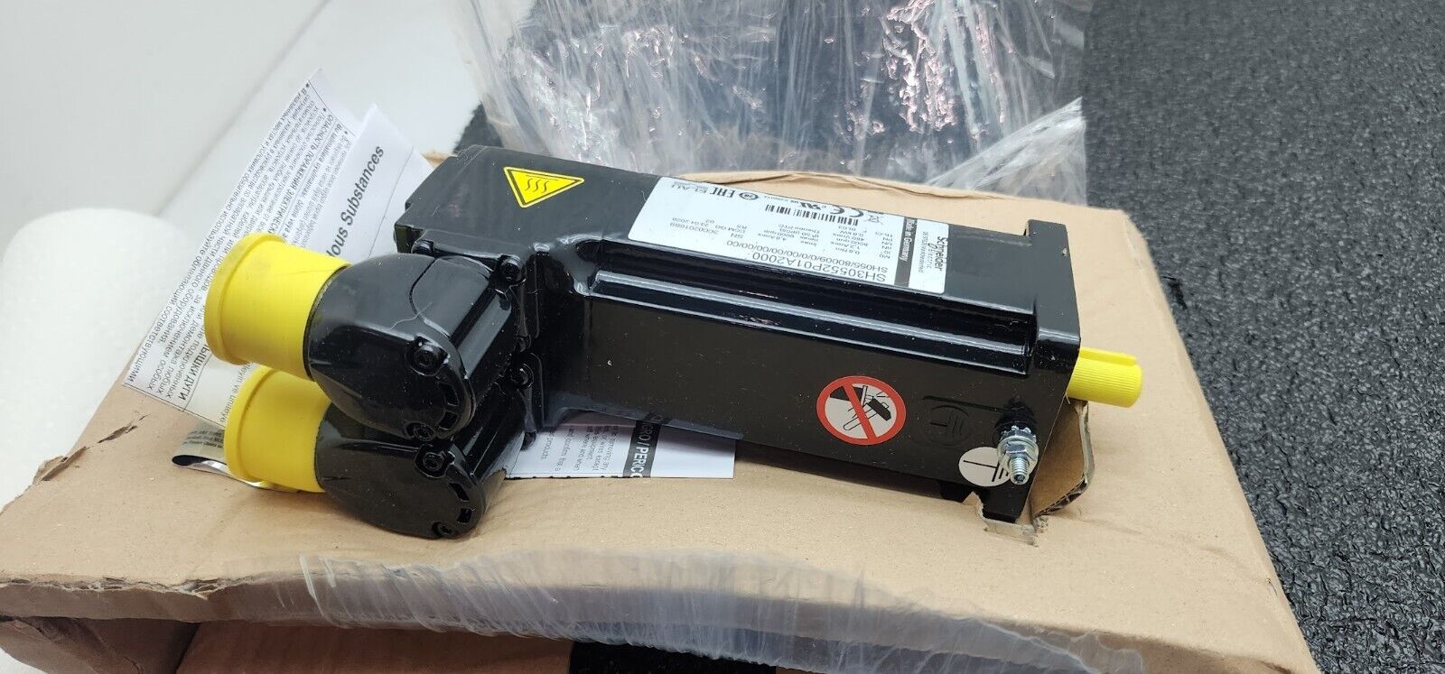 New Schneider Electric SH30552P01A2000 AC Servo Motor 8000rpm