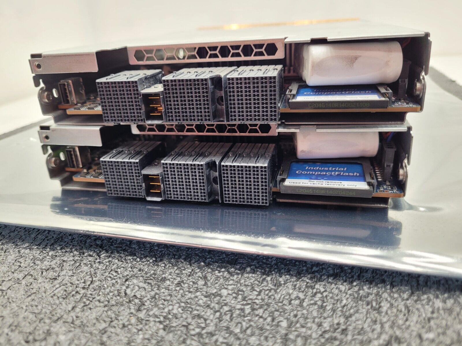 Lot of 2x HP DotHill Storage Array Controller 2x FC 6Gb/s SAS 81-00000078-00-08