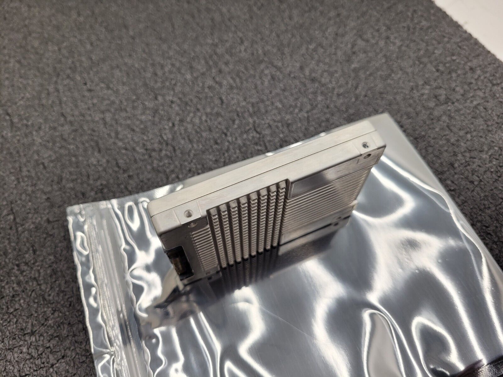 98-99% Health INTEL DC P4610 1.6TB PCIe NVMe U.2 2.5'' SSD SSDPE2KE016T8