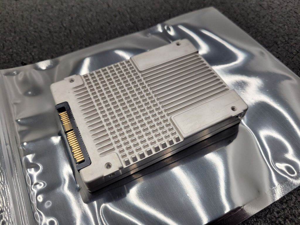 98-99% Health INTEL DC P4610 1.6TB PCIe NVMe U.2 2.5'' SSD SSDPE2KE016T8