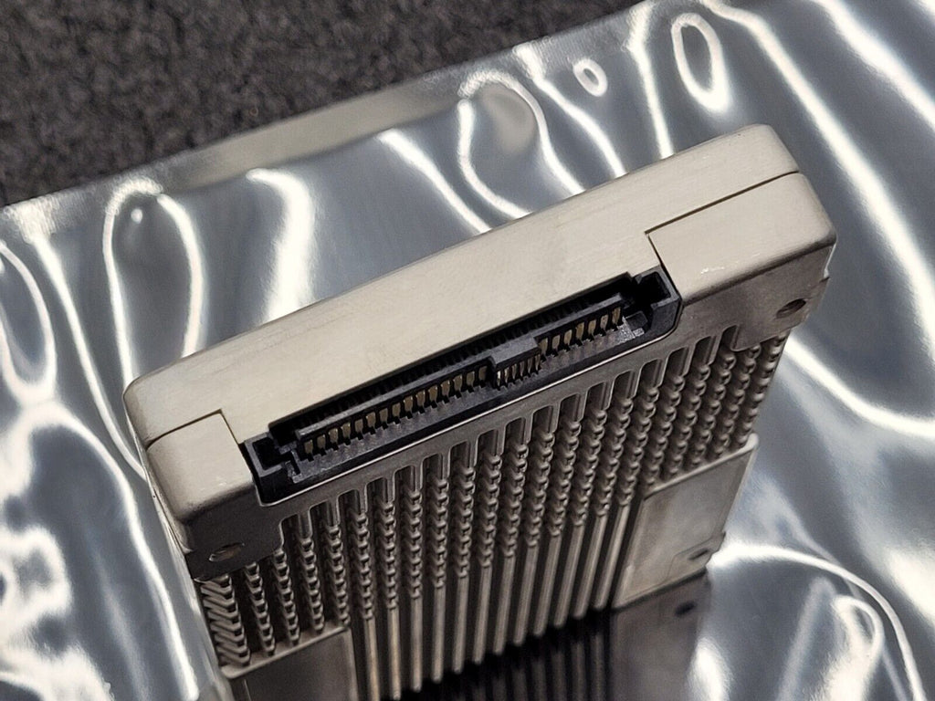 98-99% Health INTEL DC P4610 1.6TB PCIe NVMe U.2 2.5'' SSD SSDPE2KE016T8