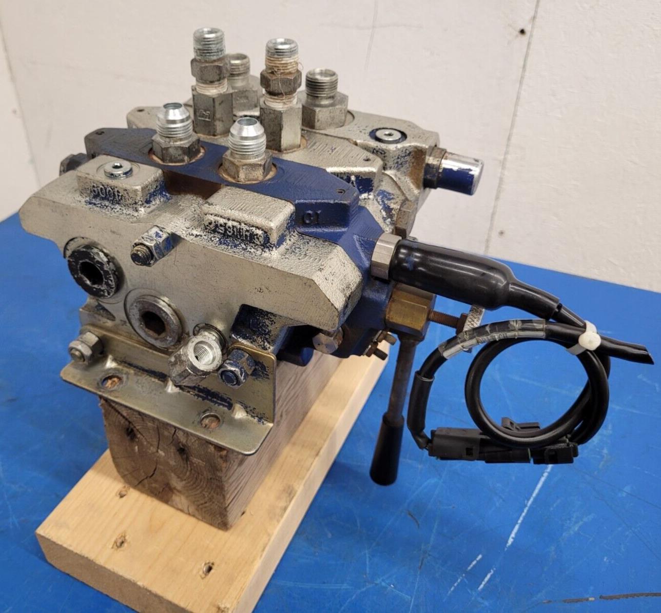 Hydraulic 2-Way 3 Body Control Valve Stack DB5195.800 VPL244-29A