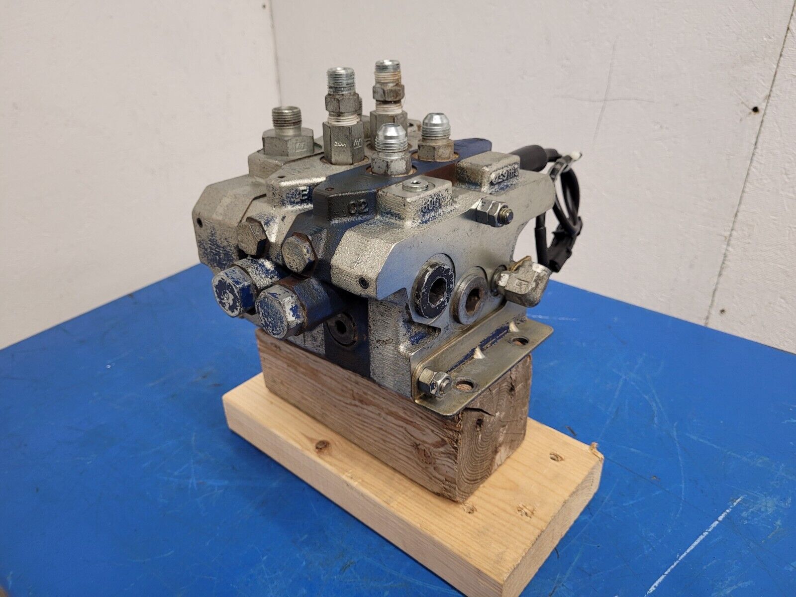 Hydraulic 2-Way 3 Body Control Valve Stack DB5195.800 VPL244-29A