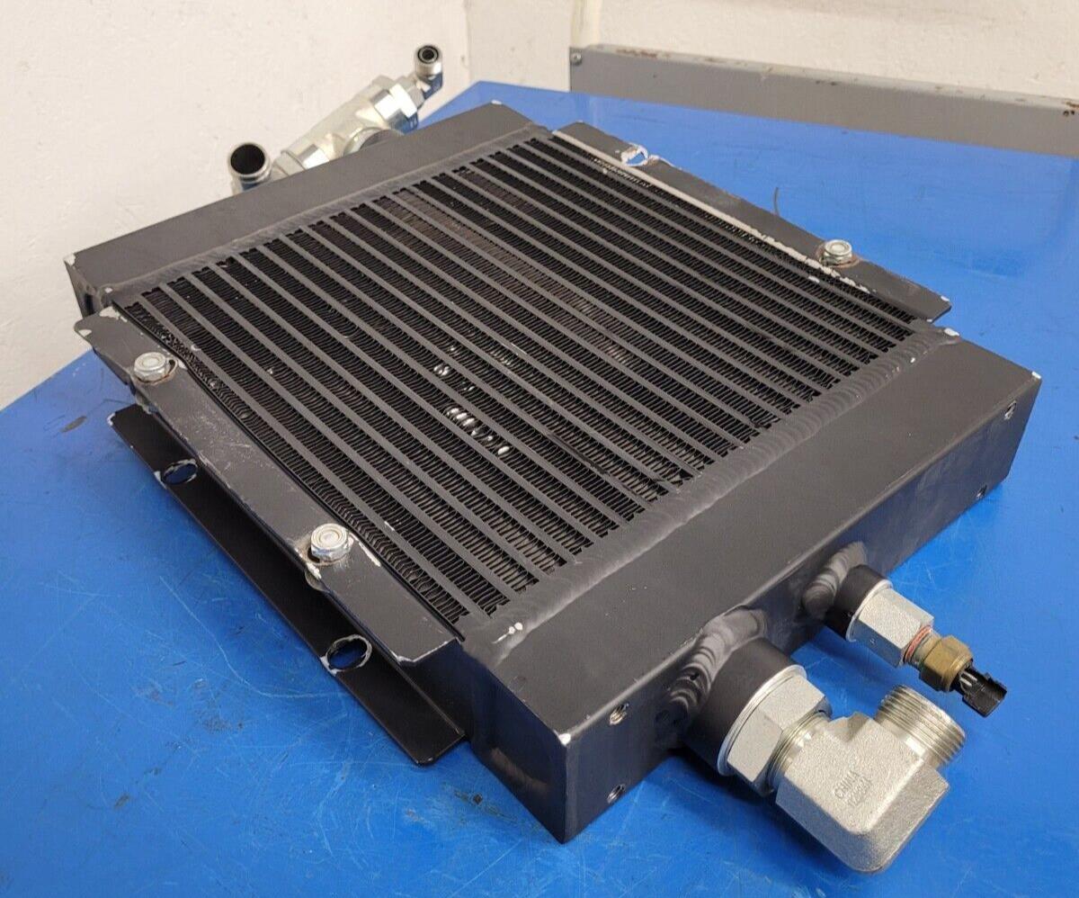 American Cooling Systems Hydraulic Oil Cooler Radiator 24714AM Damaged Mounts G