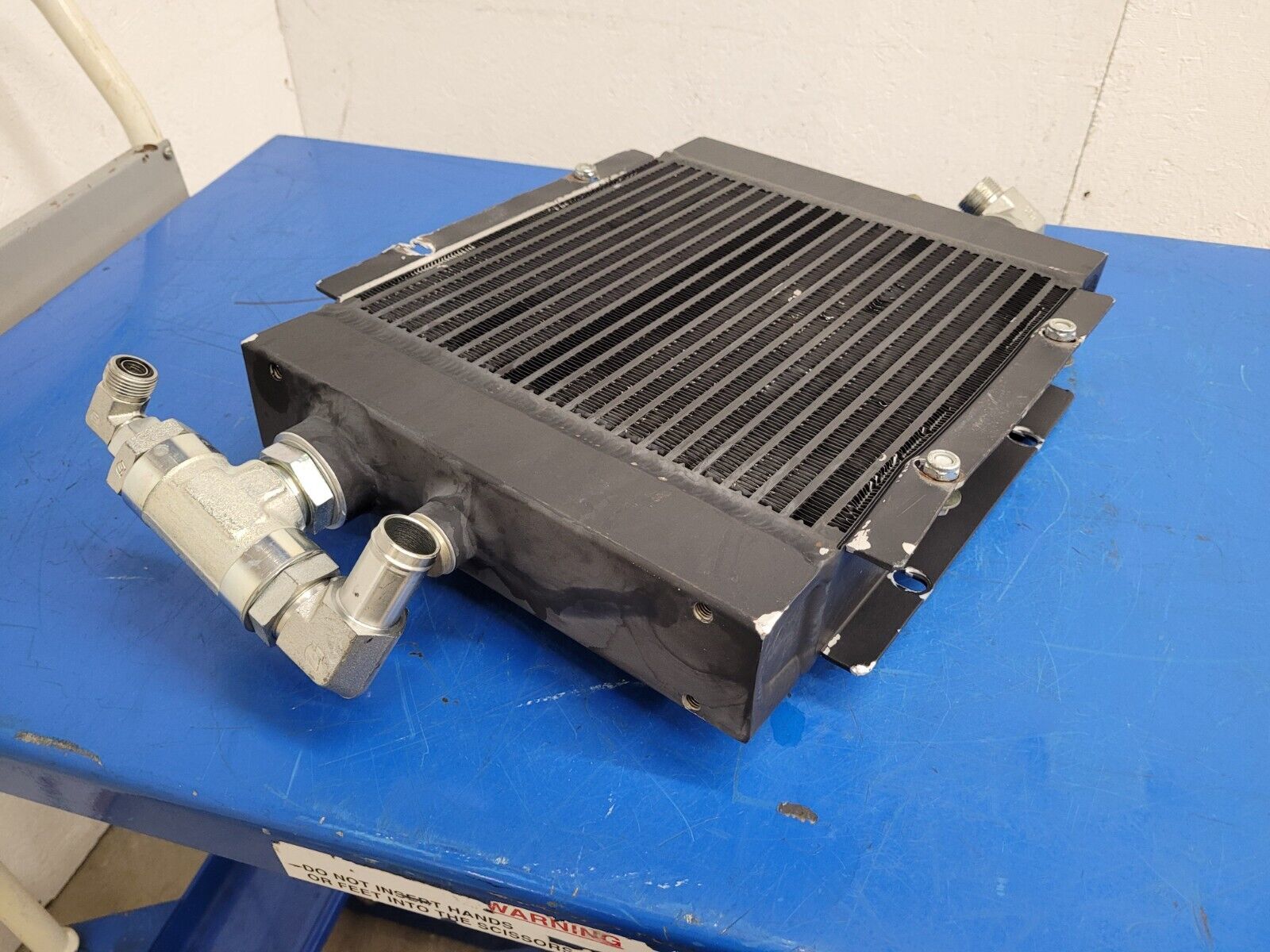 American Cooling Systems Hydraulic Oil Cooler Radiator 24714AM Damaged Mounts G