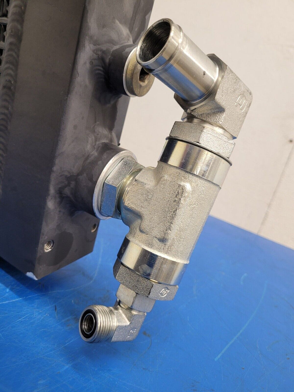 American Cooling Systems Hydraulic Oil Cooler Radiator 24714AM Damaged Mounts G