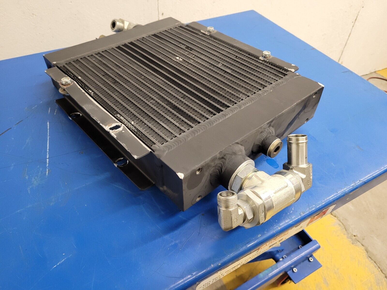 American Cooling Systems Hydraulic Oil Cooler Radiator 24714AM Damaged Mounts G