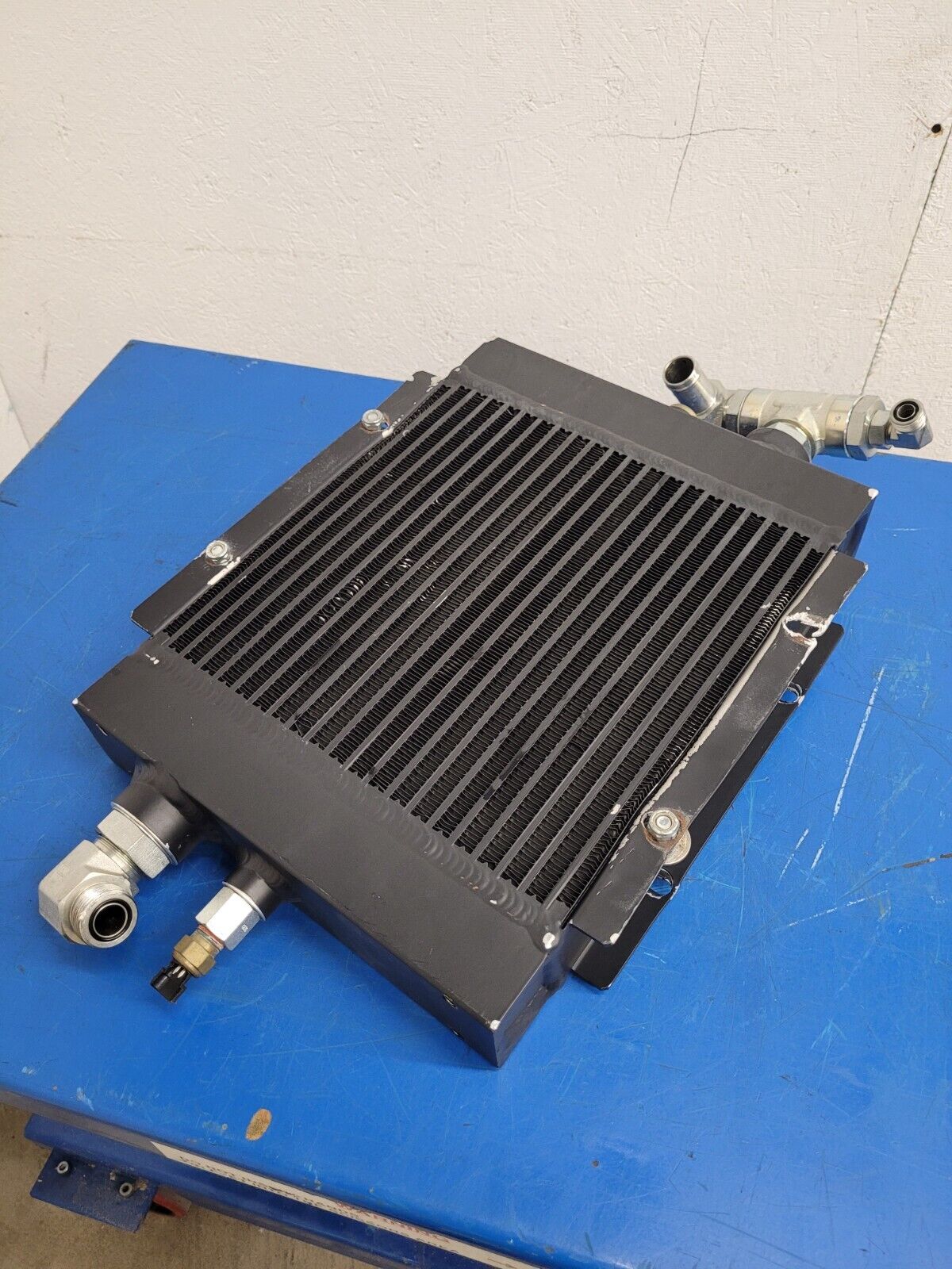 American Cooling Systems Hydraulic Oil Cooler Radiator 24714AM Damaged Mounts G