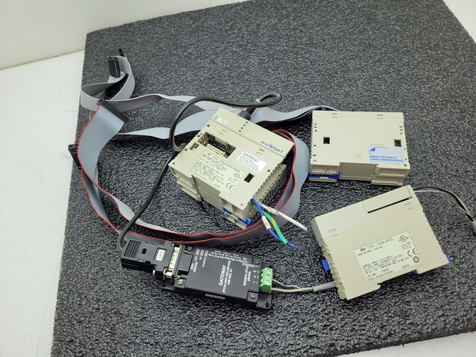 FC4A-D40S3-DS828 CPU PLC Idec FC4A-HPC3 Communication Module Gateway, cables