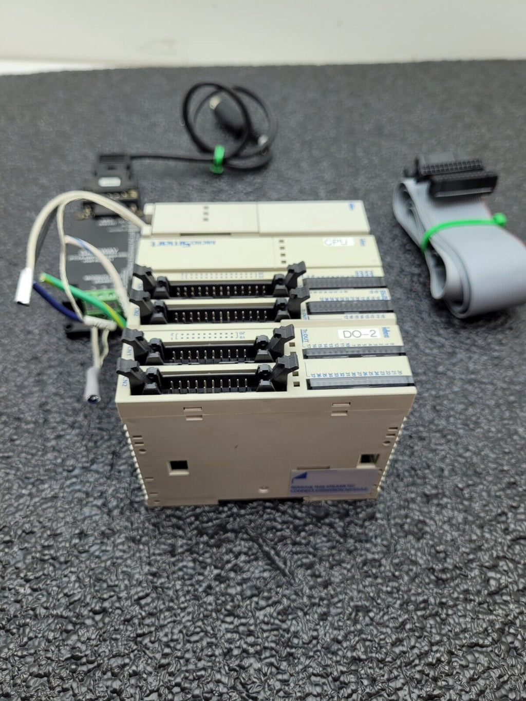 FC4A-D40S3-DS828 CPU PLC Idec FC4A-HPC3 Communication Module Gateway, cables