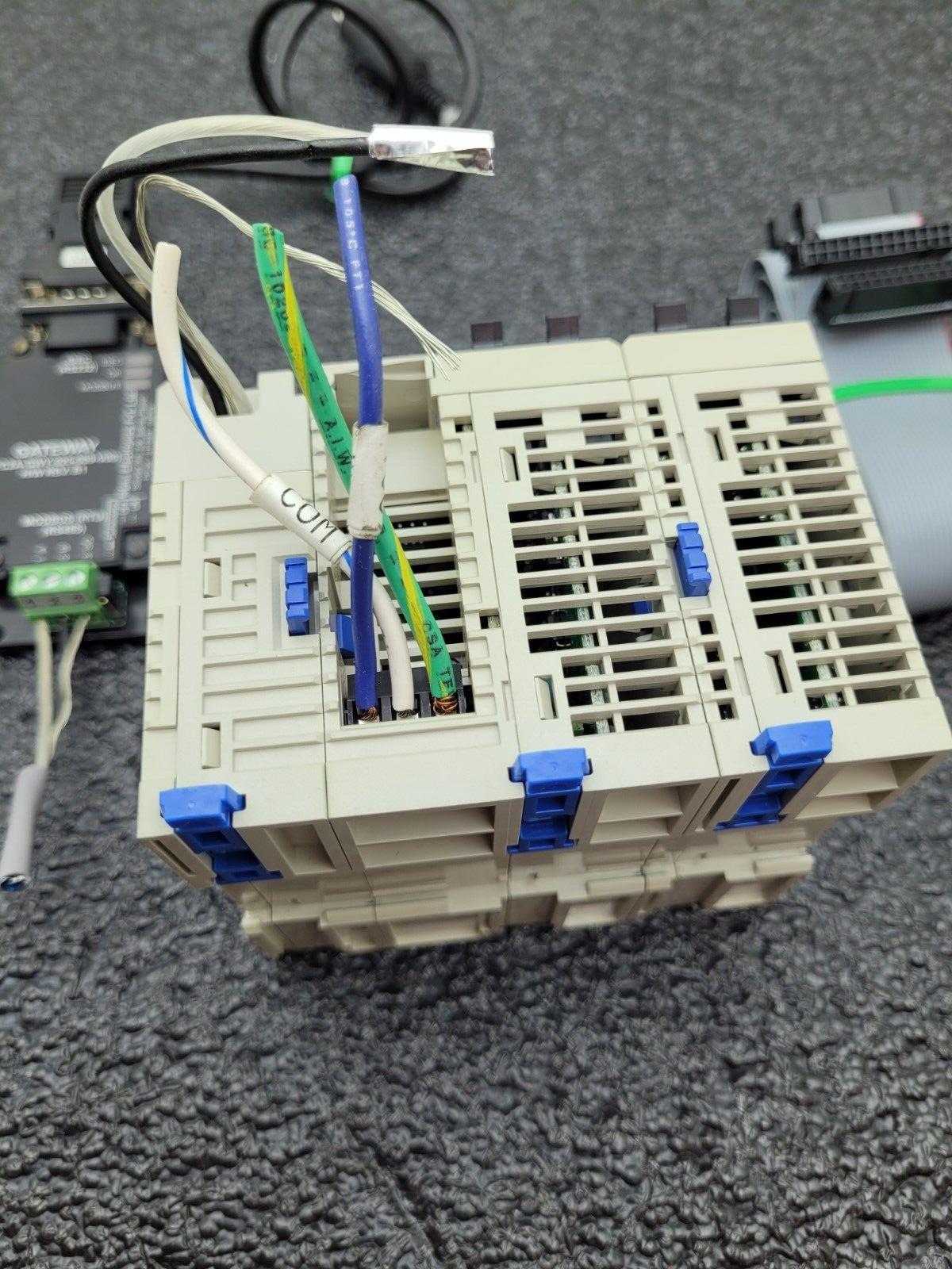 FC4A-D40S3-DS828 CPU PLC Idec FC4A-HPC3 Communication Module Gateway, cables