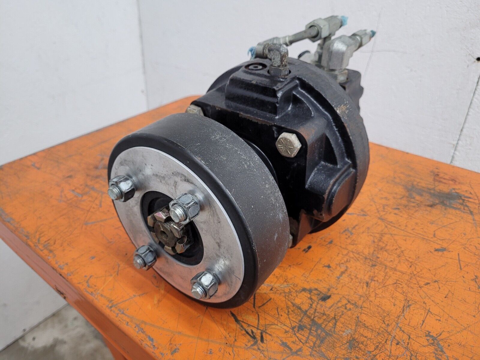 White Drive Products HB Hydraulic Wheel Drive Motor With Holding Brake Unit E