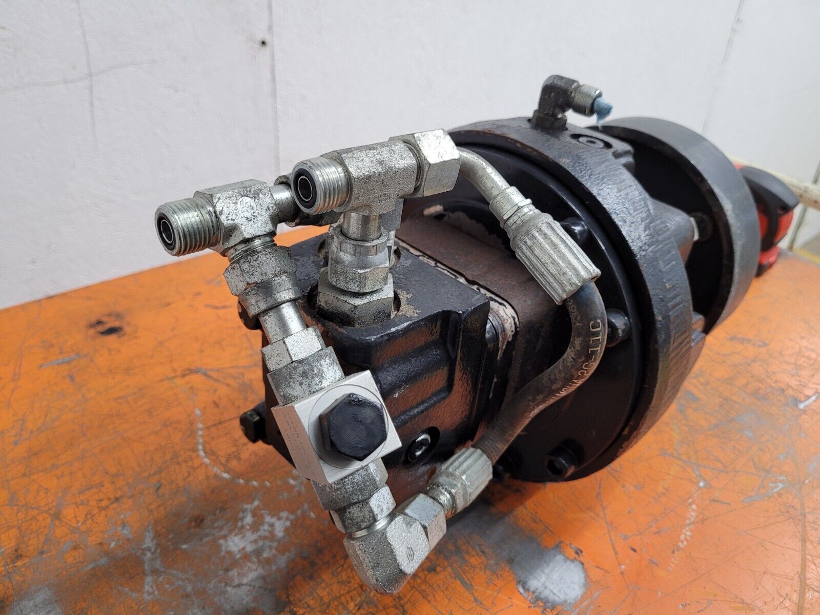 White Drive Products HB Hydraulic Wheel Drive Motor With Holding Brake Unit E