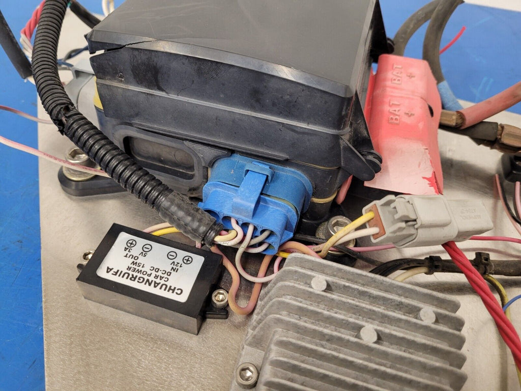 Eaton 31S-002-0 12VDC Power Distribution Module Fuse Relay Holder System H