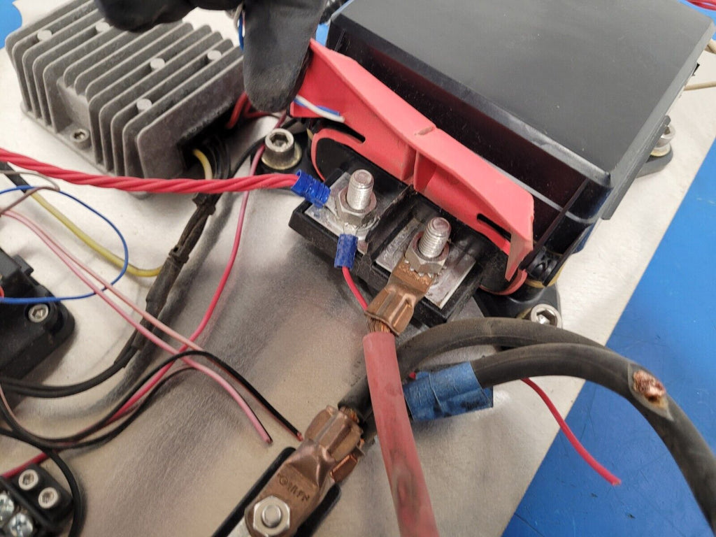 Eaton 31S-002-0 12VDC Power Distribution Module Fuse Relay Holder System H