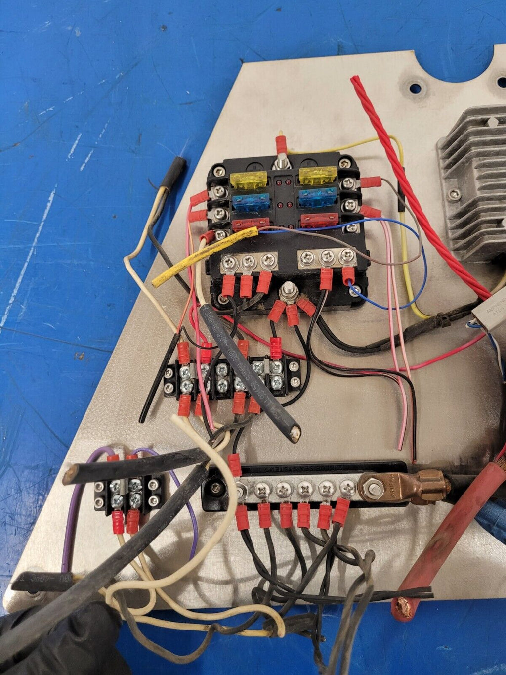 Eaton 31S-002-0 12VDC Power Distribution Module Fuse Relay Holder System H