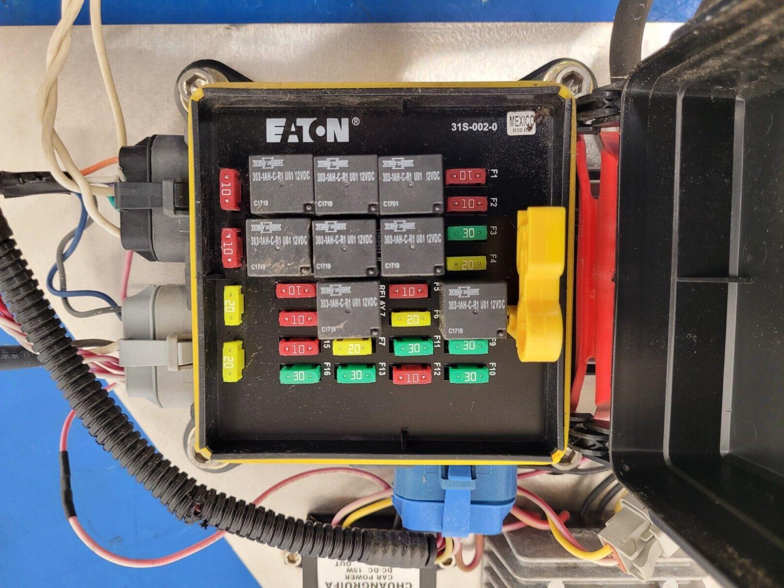 Eaton 31S-002-0 12VDC Power Distribution Module Fuse Relay Holder System H