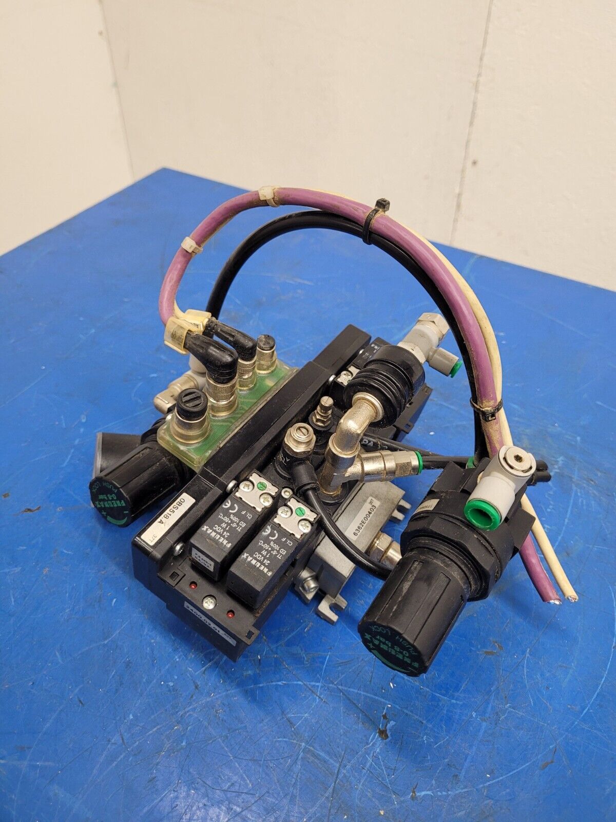 Pneumax Pneumatic Solenoid 2 Valve Manifold 2400.04.01 24VDC 145 PSI OBS518.A