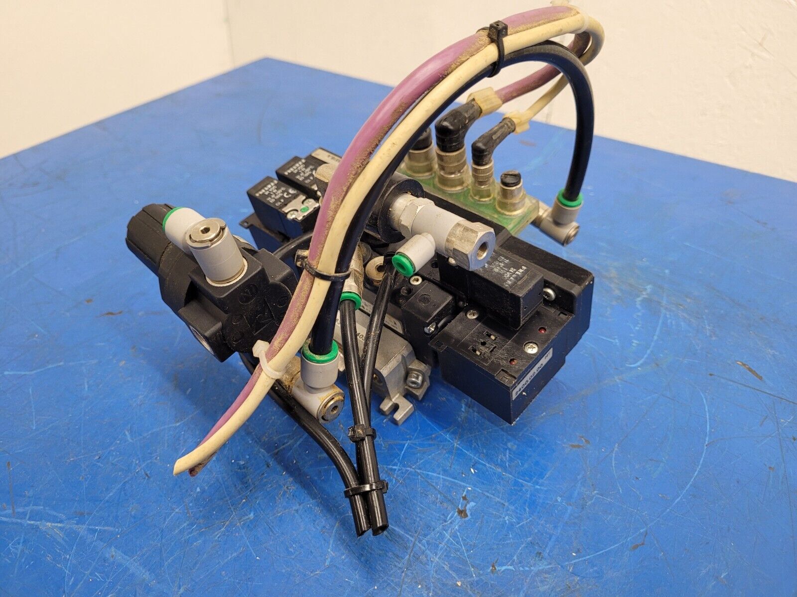 Pneumax Pneumatic Solenoid 2 Valve Manifold 2400.04.01 24VDC 145 PSI OBS518.A