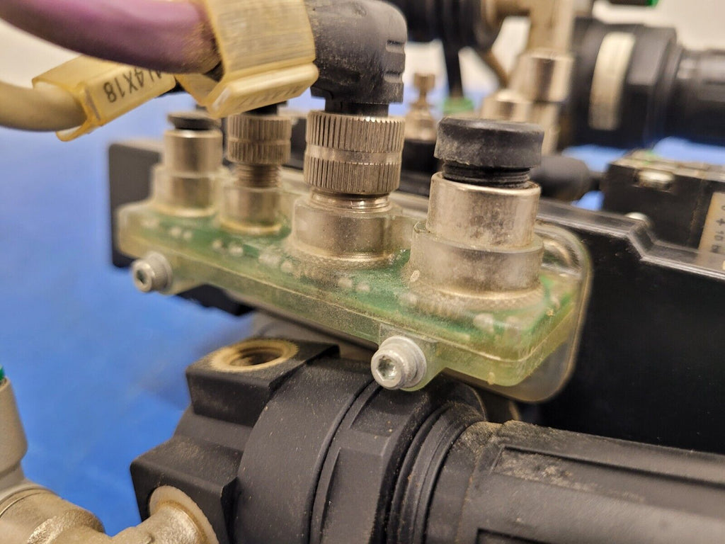 Pneumax Pneumatic Solenoid 2 Valve Manifold 2400.04.01 24VDC 145 PSI OBS518.A