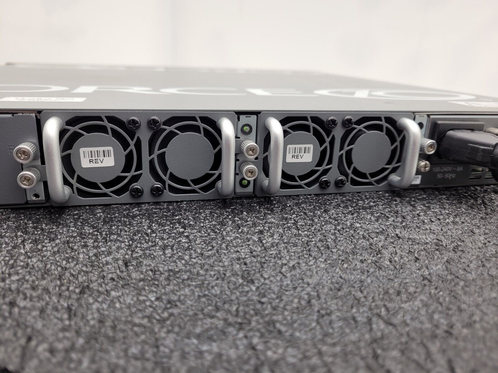 Dell Force10 S4810P Network Switch w/ Rack Ears Power on tested green lights.