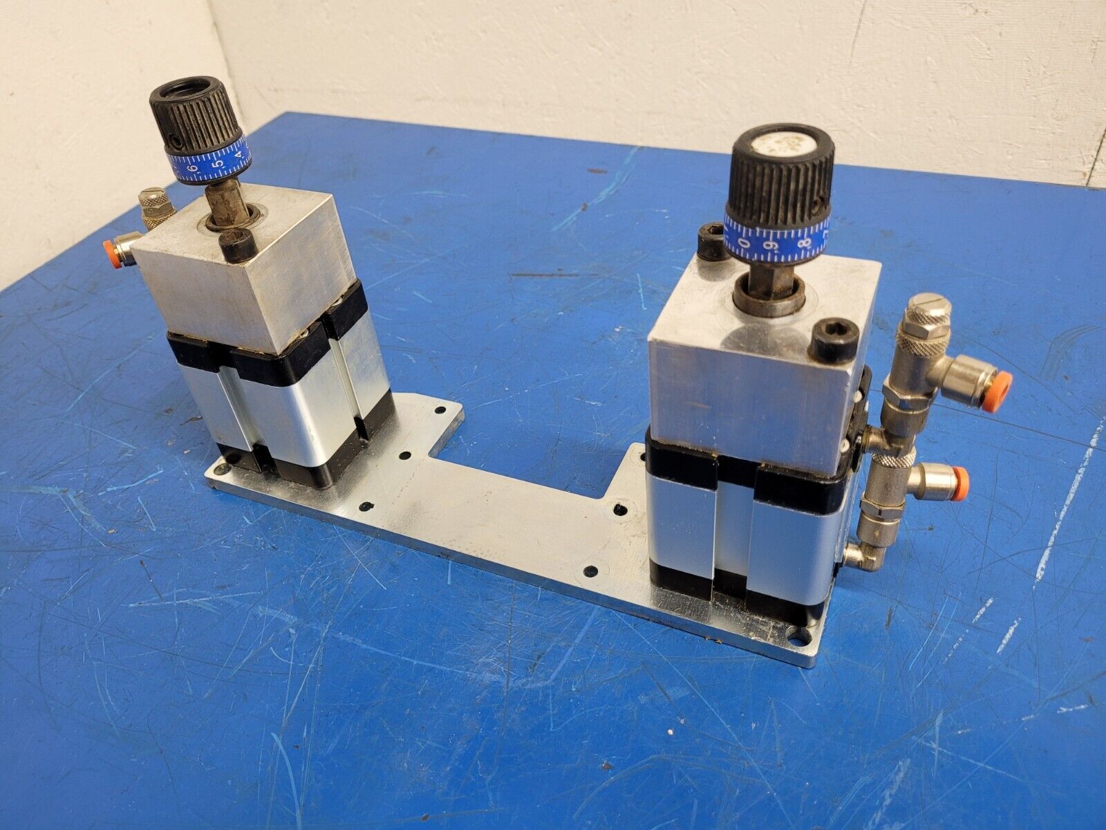 Pneumax Pneumatic Dual Cylinder Actuator w/ Adjustable stops 2420A1513