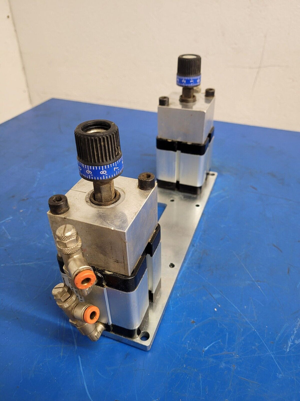 Pneumax Pneumatic Dual Cylinder Actuator w/ Adjustable stops 2420A1513