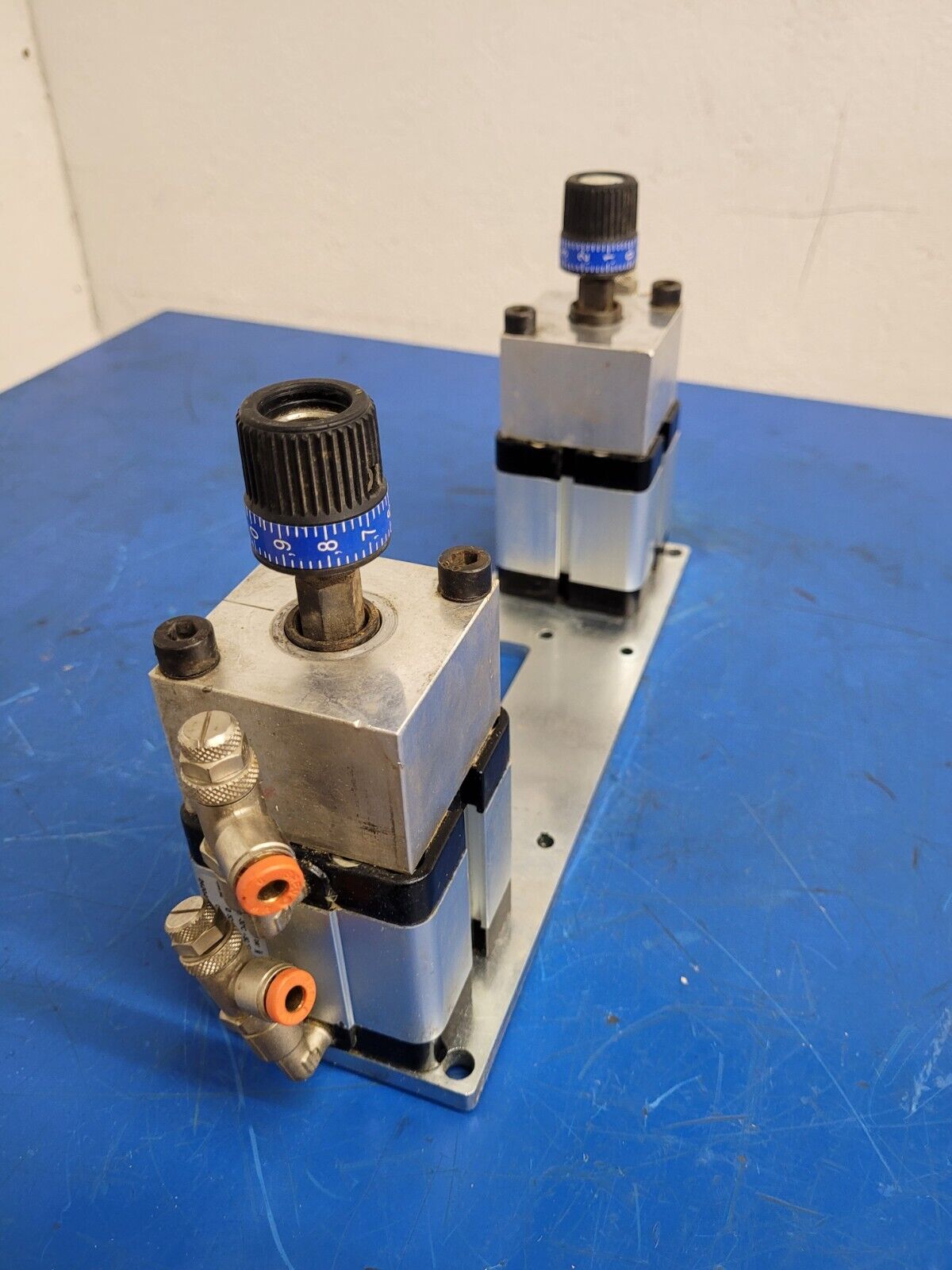 Pneumax Pneumatic Dual Cylinder Actuator w/ Adjustable stops 2420A1513