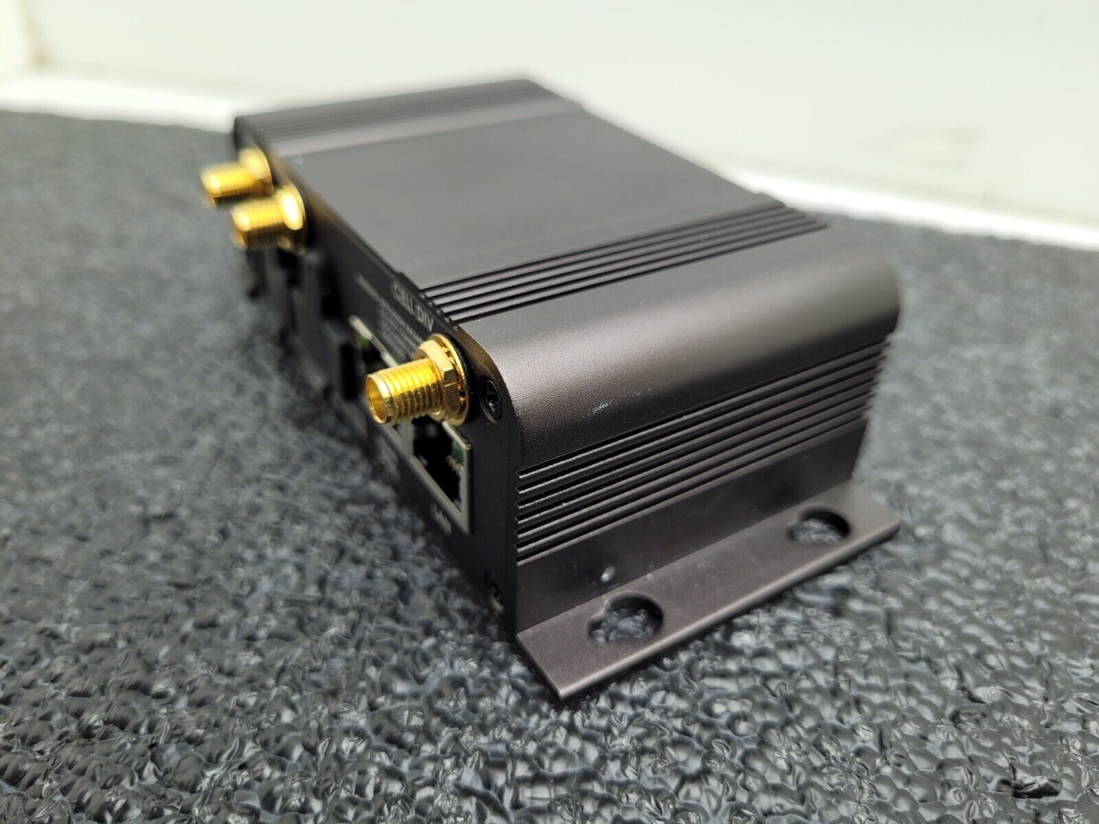 Microhard IPn4Gii-NA 4G LTE Dual SIM Dual Ethernet Serial USB Gateway POE