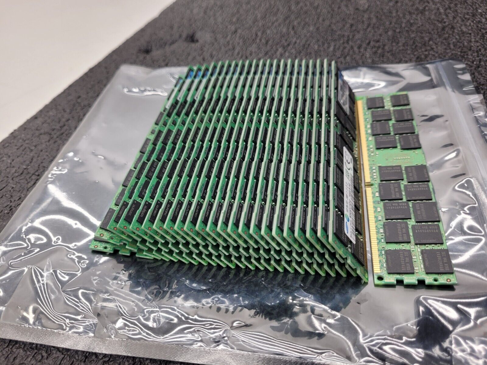 Lot of 24 HP 16GB 2Rx4 PC3L-12800R 713756-081 HPE ECC Server Memory RAM 384Gb
