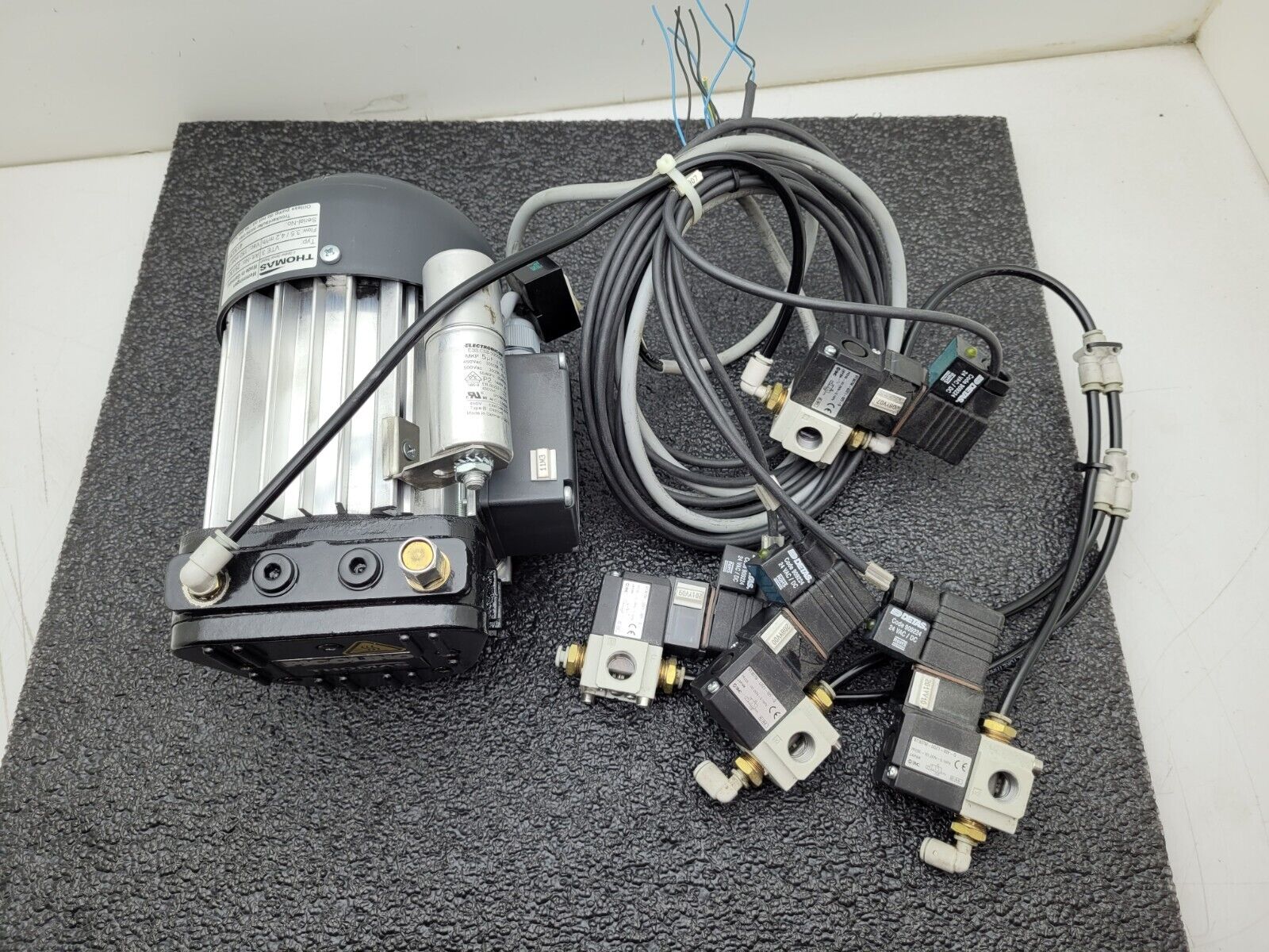 Thomas Picolino VTE3 Rotary Vane Vacuum Pump Compressor 230VAC 1PH w/ 4 Valves