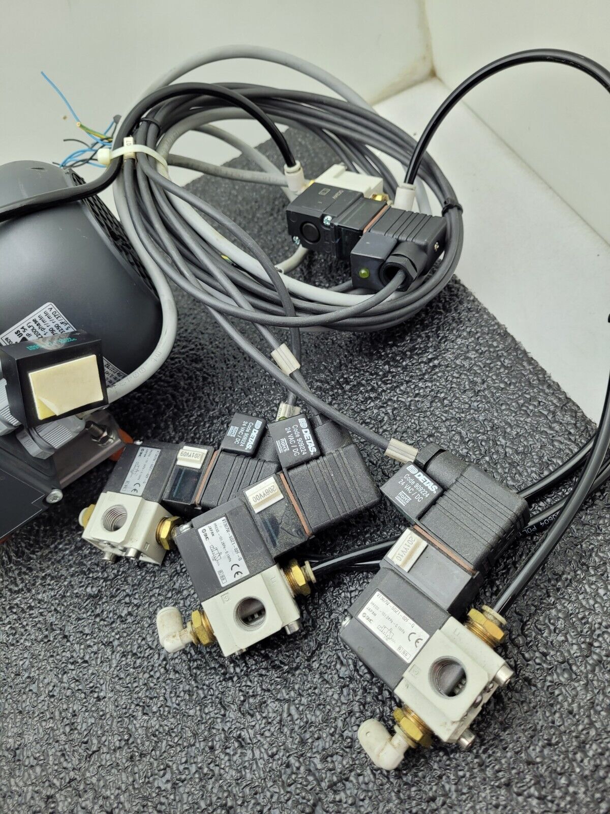 Thomas Picolino VTE3 Rotary Vane Vacuum Pump Compressor 230VAC 1PH w/ 4 Valves