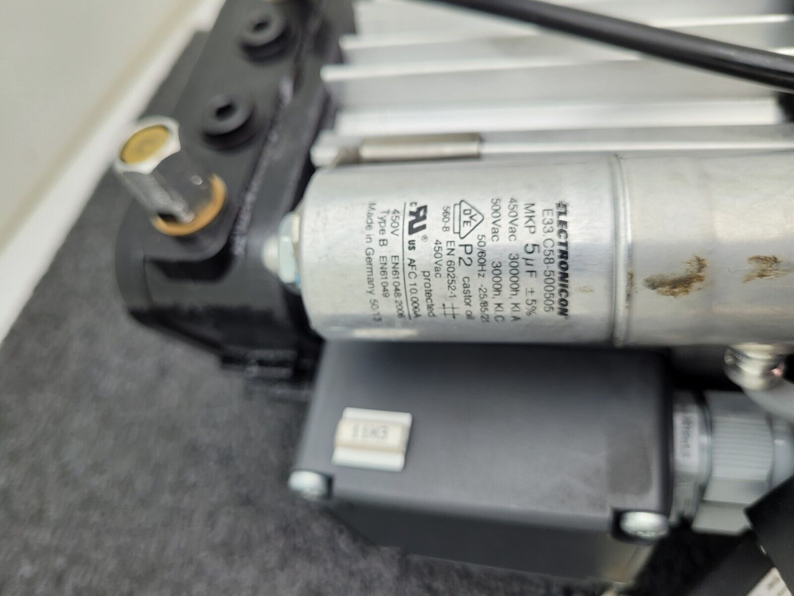 Thomas Picolino VTE3 Rotary Vane Vacuum Pump Compressor 230VAC 1PH w/ 4 Valves